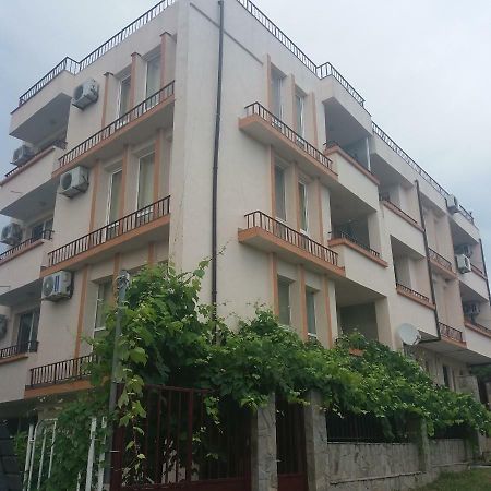 Къща За Гости Семейство Маврови Hotel Rezovo Exterior photo